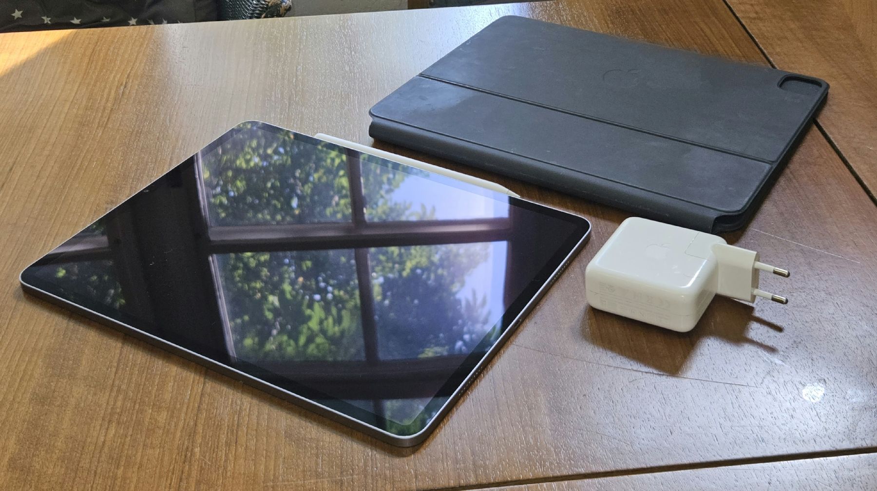 Apple Tablet PC: iPad Pro 2022 (12.9") 256GB Bundle - Magic Keyboard & Pencil – Usato da Zürich venduto da tim.cummins 4