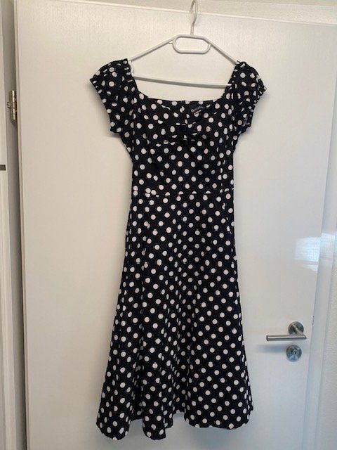 Costumi: Punkte-Kleid mit Petticoat – Usato da  venduto da  1
