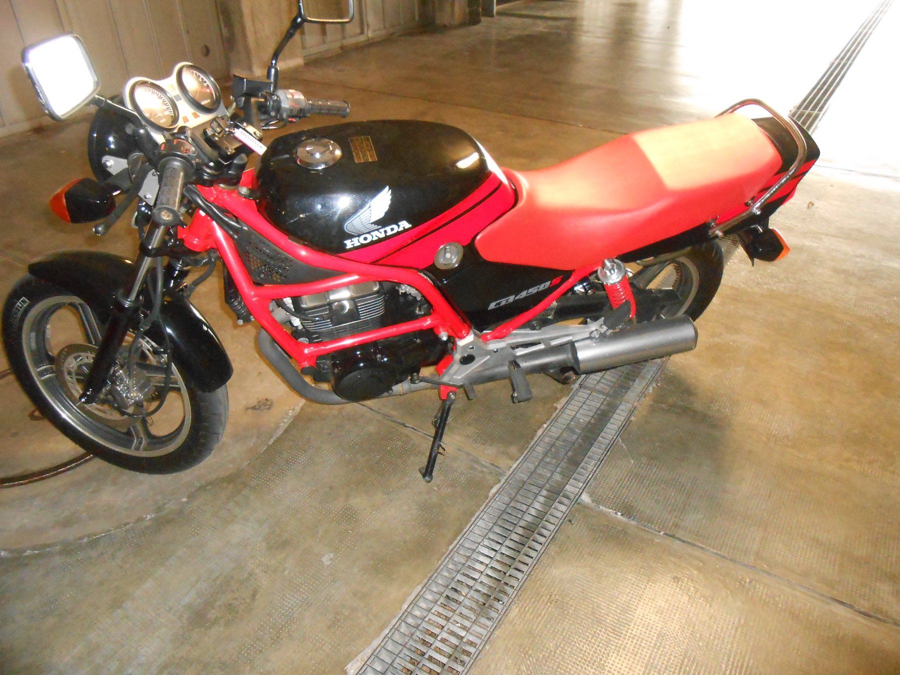 Honda Strada: Honda 450 Motorrad – Usato da Binz venduto da Petici