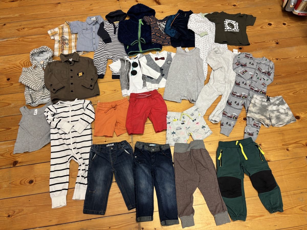 Lotti & Set di vestiti: Kleiderpaket Jungs, Grösse 86/92 – Usato da Büren an der Aare venduto da Nikito2001