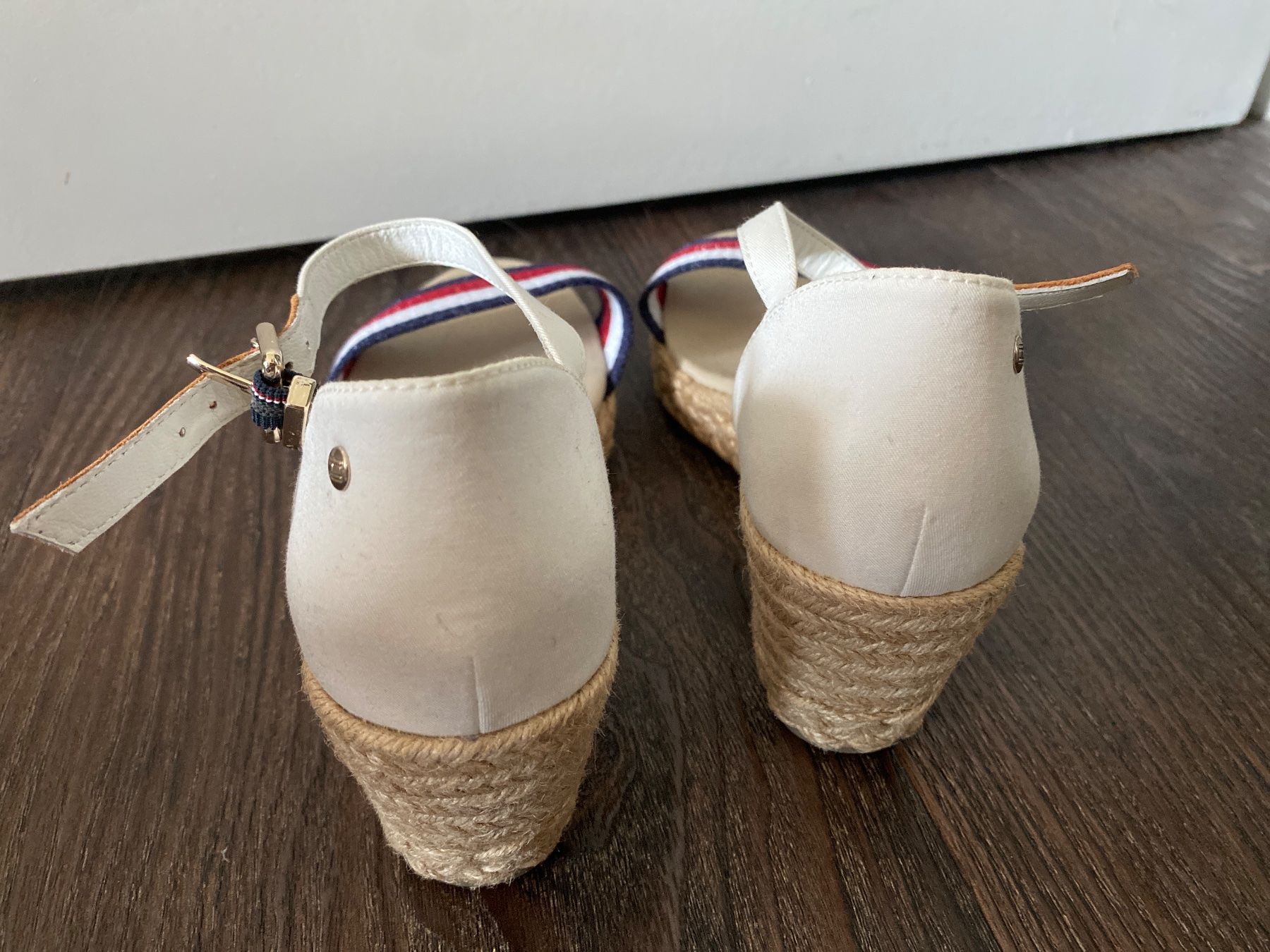 Tommy Hilfiger Scarpe da donna: Tommy Hilfiger Keilabsatz Schuhe Gr. 39 – Usato da Gränichen venduto da cat_lady 5