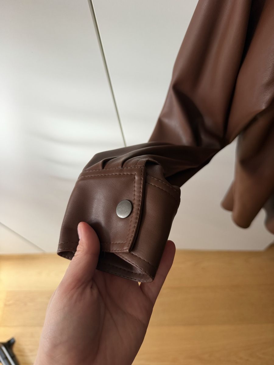 Blusen: Chemise en simili cuir marron – Gebraucht aus Forel (Lavaux) von julie13 3