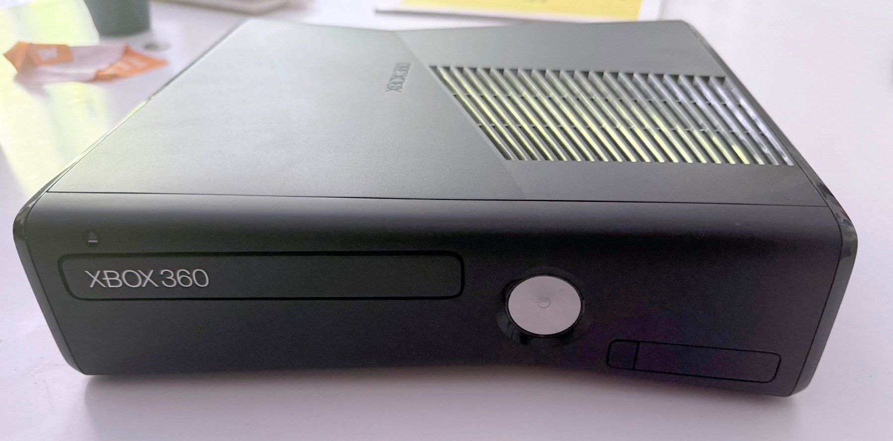 Microsoft Console: Xbox 360 S Slim 4GB Kinect Bundle – Usato da Zürich venduto da Ypar 1