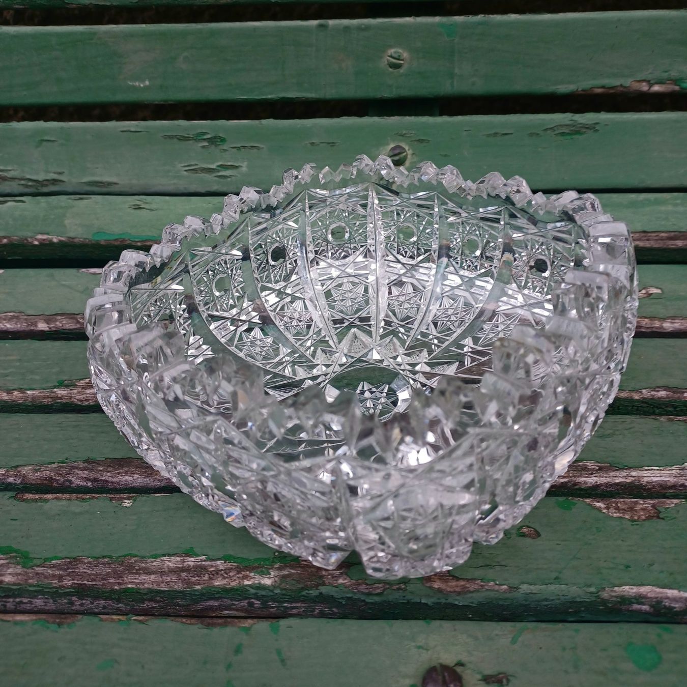 Piatti di portata: Plat en cristal de bohème gravé – Usato da Neuchâtel venduto da Jivar