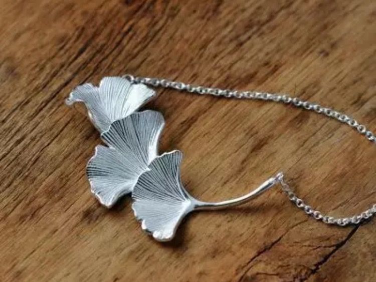 Ketten: Halskette mit Ginkgo – Neu (gemäss Beschreibung) aus Gams von Mariawicca 1