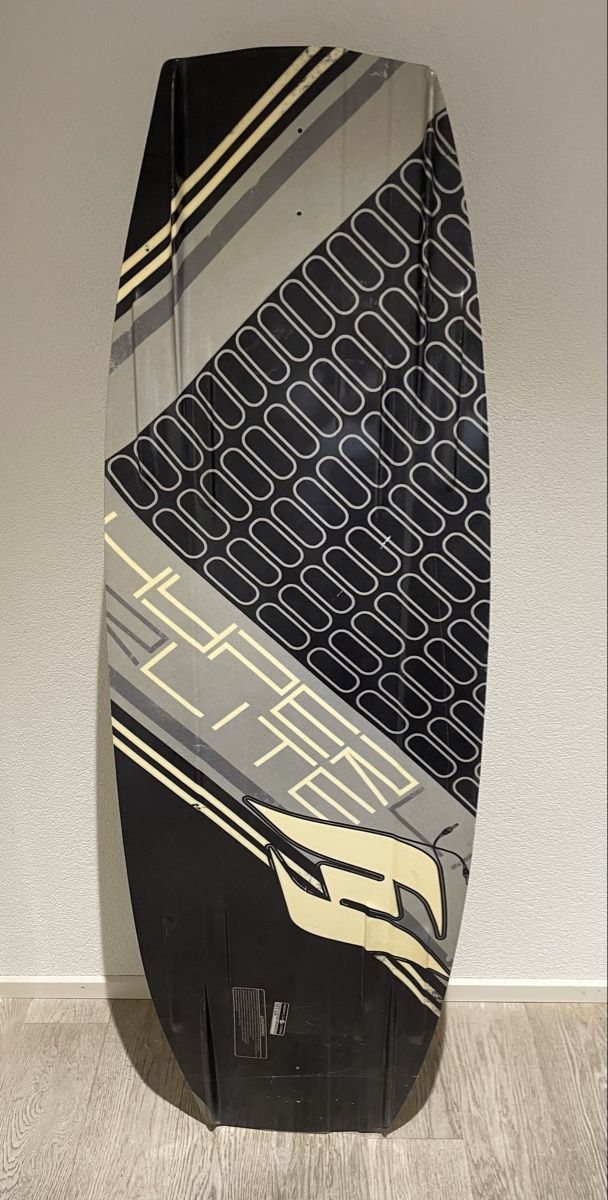Hyperlite Surfboards & Schwimmbrette: Wakeboard Hyperlite 140 – Gebraucht aus Uster von mah_bqf8 1