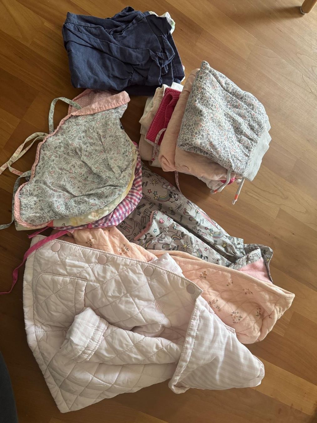 Lotti & Set di vestiti: Kleiderpaket Mädchen Grösse 68 – Usato da Hinwil venduto da Bbudget