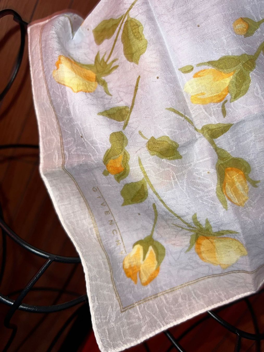 Givenchy Foulards & écharpes: Givenchy Tuch Floral 46x46 Vintage – D'occasion à Winterthur par Dejv 1