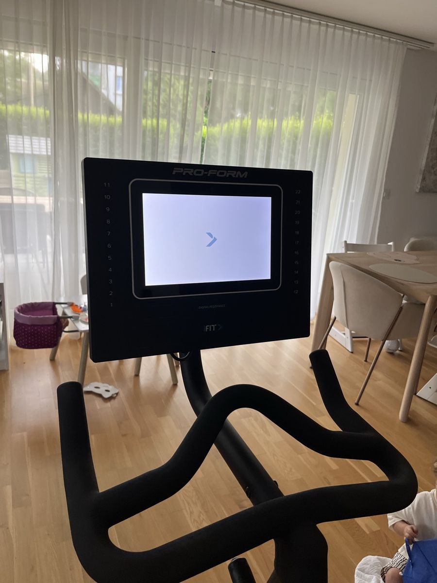 Decathlon Hometrainer: Pro-Form Smart Power 10.0 Spin Bike mit Display & Hanteln – Usato da Schönenberg TG venduto da ere_g6hm 8