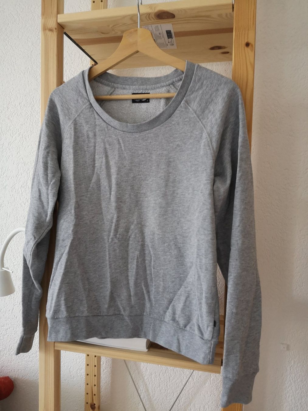 Maglioni & Felpe: CHEAP MONDAY schlichter Pulli Gr. S grau-meliert – Usato da Münsingen venduto da Nik_und_Kat
