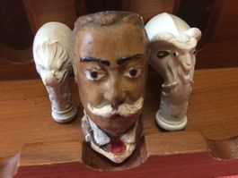 Trois fourneaux de pipes sculptés
