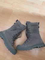 Bottines Palladium matelassées p. 38 état neuf
