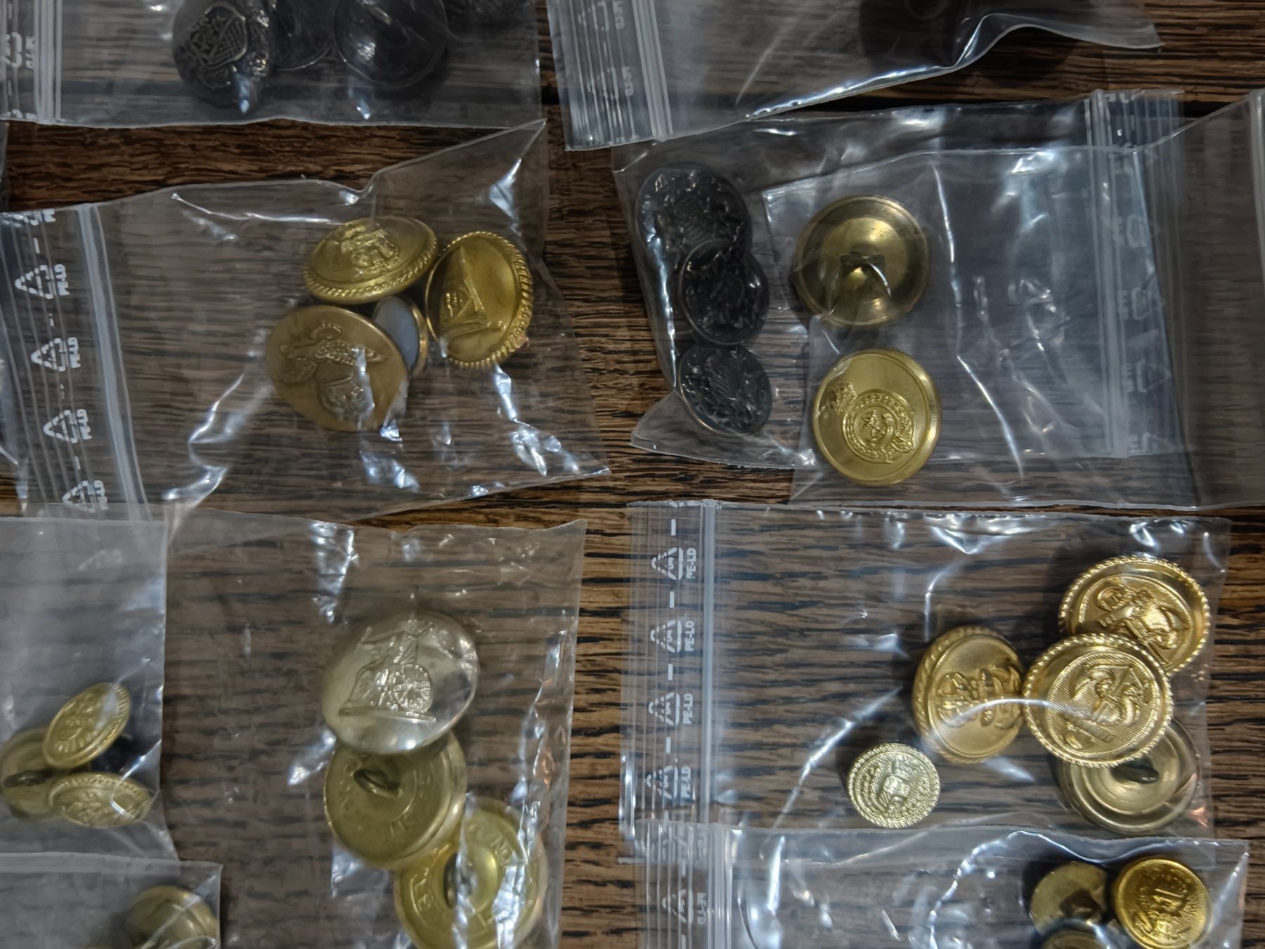 Boutons: Ab 1Fr. 8. Lot Vintage Knöpfe – Défectueux à Altstätten SG par CuratedChapter 2