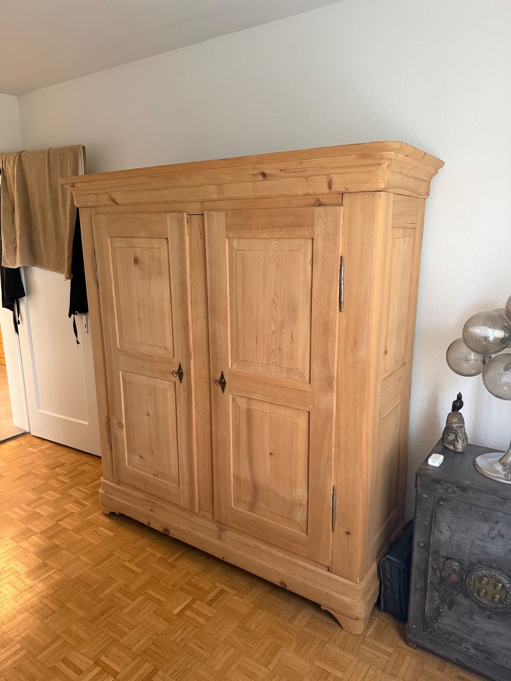 Armadi: Ancienne armoire en sapin démontable – Usato da Neuchâtel venduto da luc_8c68 3