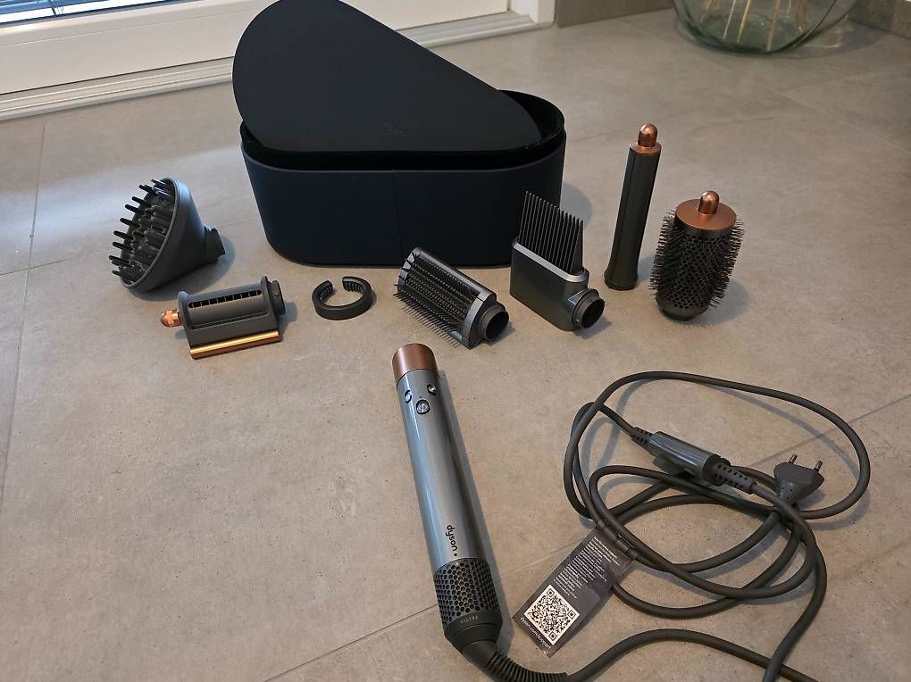 Asciugacapelli: Dyson Airwrap Complete Long Diffuse + accessoires – Usato da Bassecourt venduto da del_ch9h 1
