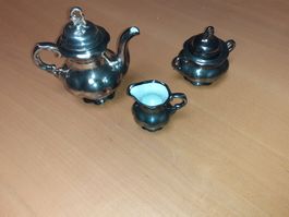 antikes Teeservice aus Porzellan mit Glasur aus Silber