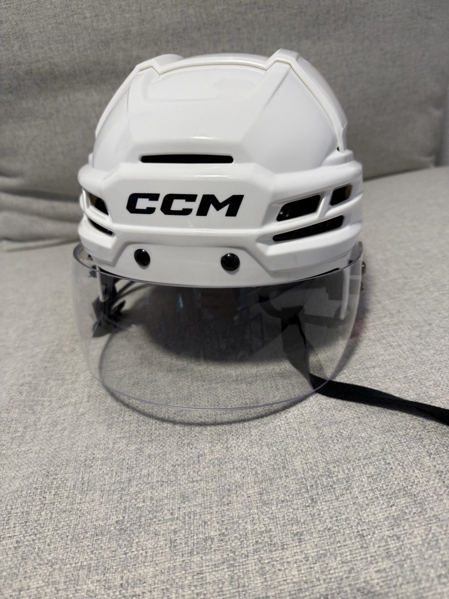Ccm Helme: CCM Tacks 720 Eishockey Helm mit Visier M weiss – Neu (gemäss Beschreibung) aus Cham von Goodjob8