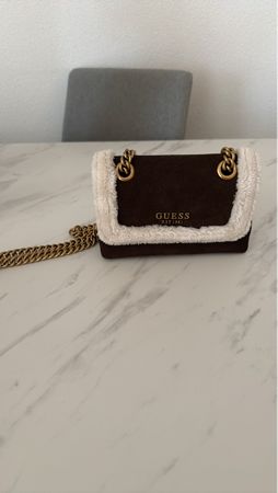Guess Handtasche braun Kunstleder mit Pelzbesatz