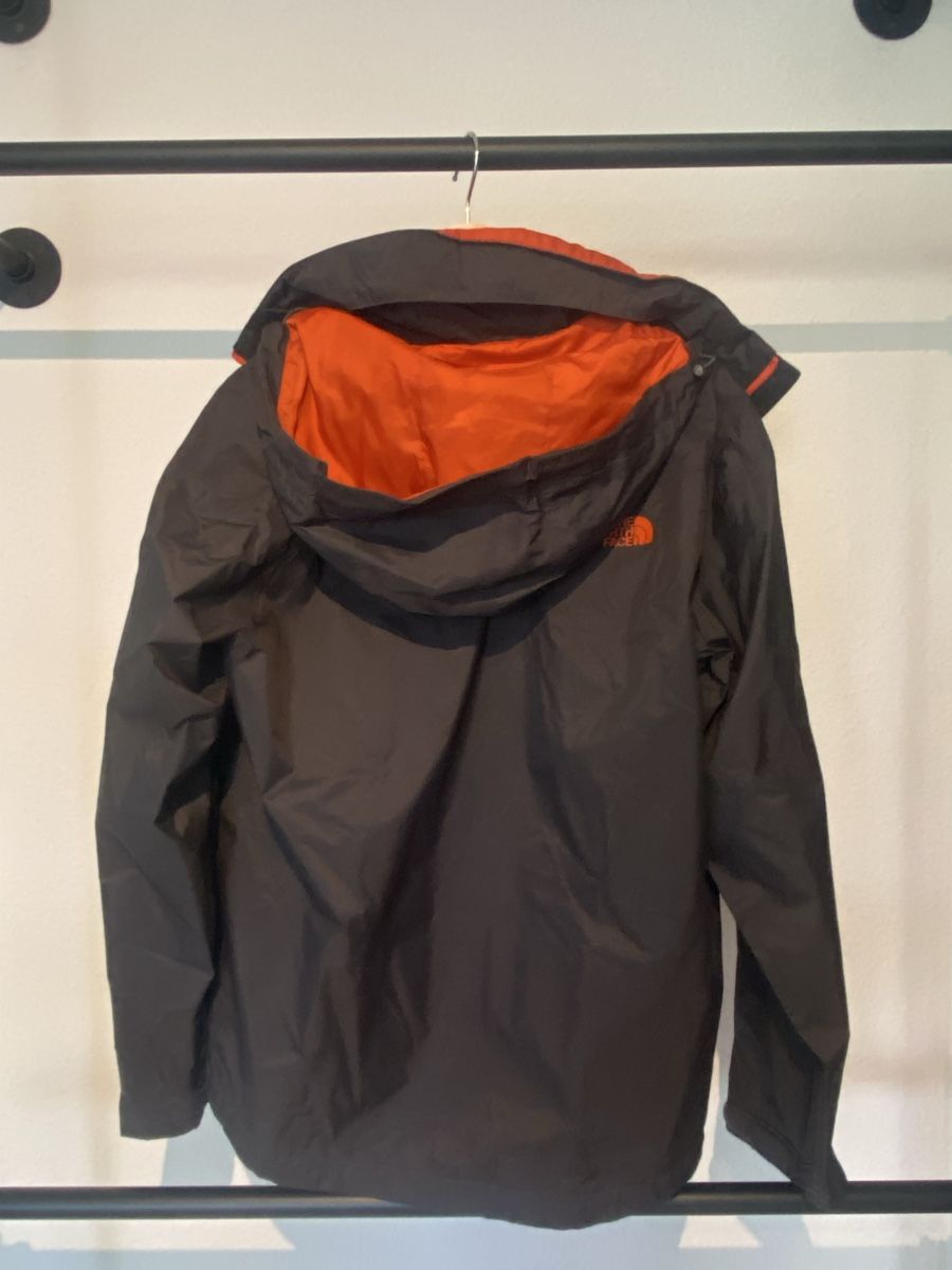 North Face Giacche: North Face Regenjacke – Usato da Basel venduto da celinefille 3