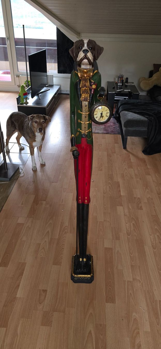 Stand- & Wanduhren: Standuhr Hund Antik – Gebraucht aus Schänis von Dimco