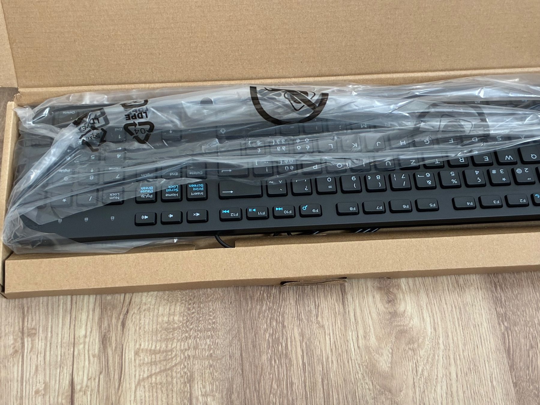 Dell Tastiere: Dell KB5000 Multimedia Tastatur Neu – Nuovo e nell'imballaggio originale da Wildhaus venduto da cayo