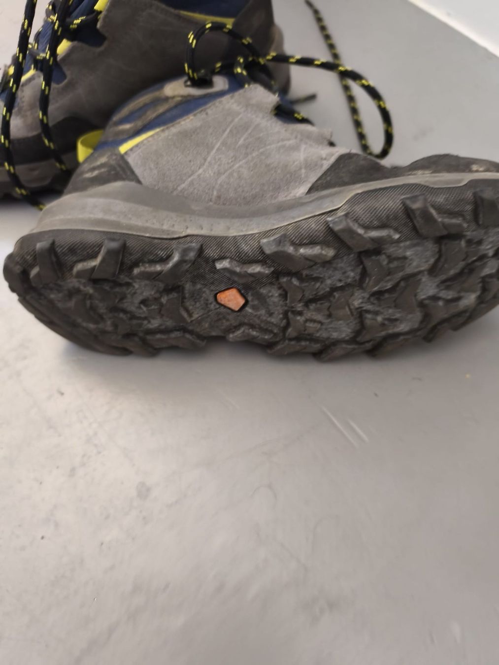Decathlon Scarpe per ragazzi: Chaussure de randonnée enfant – Usato da Martigny venduto da JeanmarcVS 1