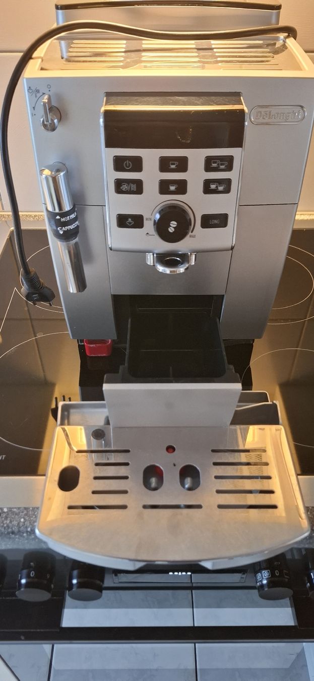 De'Longhi Macchine per caffè & Macchine per espresso: Delonghi Ecam Kaffee Vollautomat – Difettoso da Suhr venduto da Design_by_Debi 1