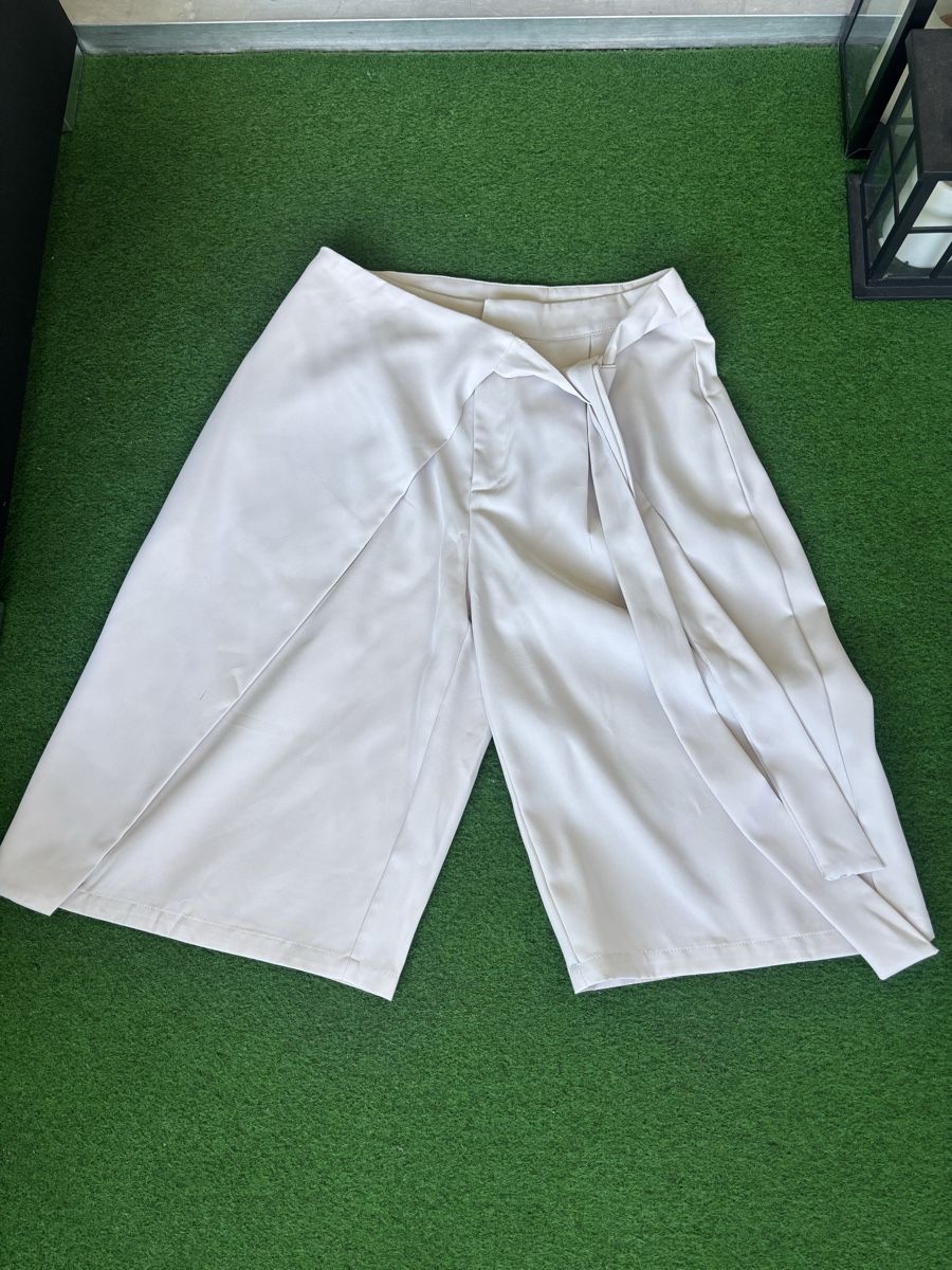 Pantalons: Bermudas mit wikelrock – D'occasion à Zug par Biki72