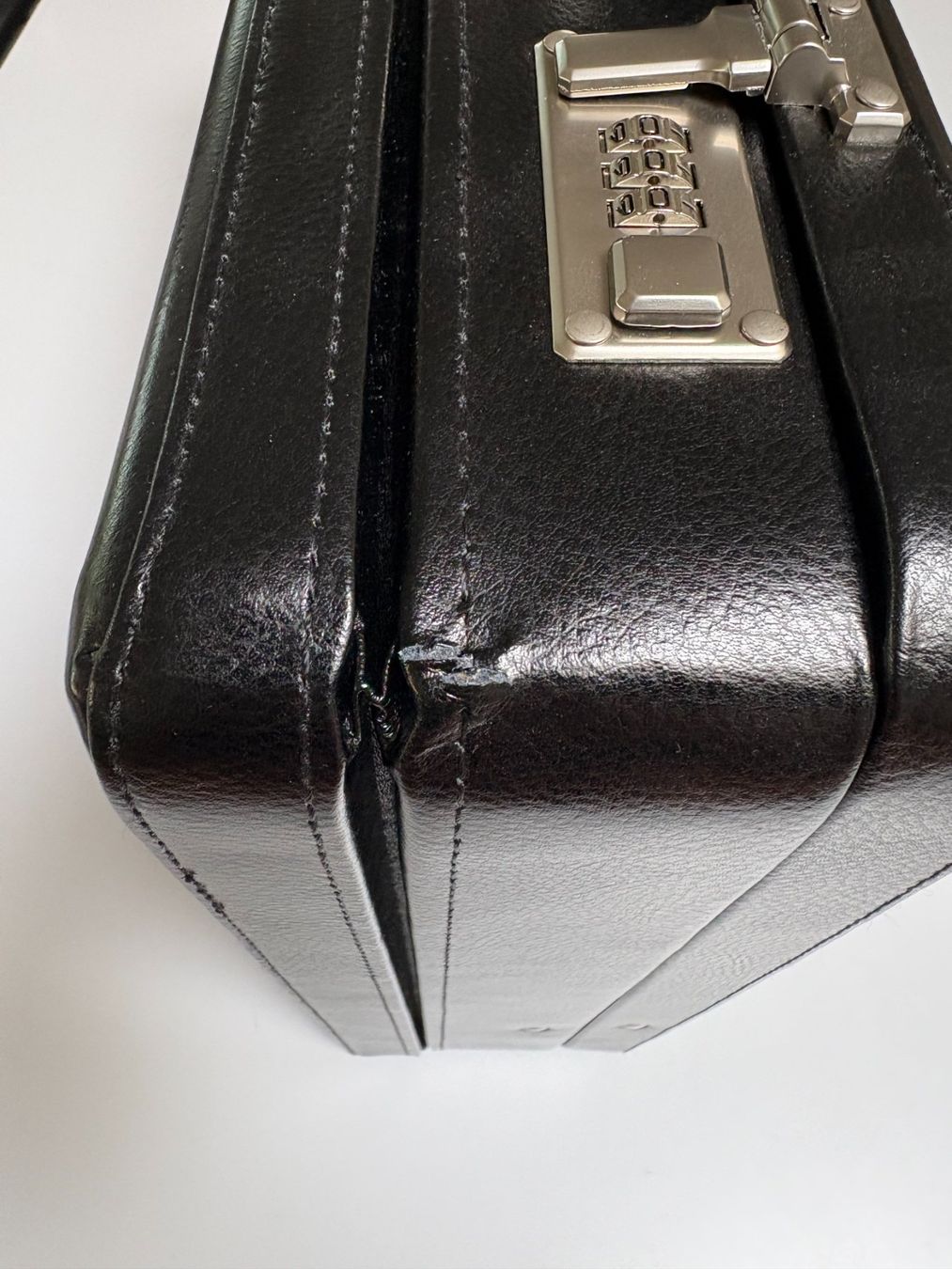 Koffer & Taschen: Aktenkoffer in Schwarz – Gebraucht aus Zug von isdach 4