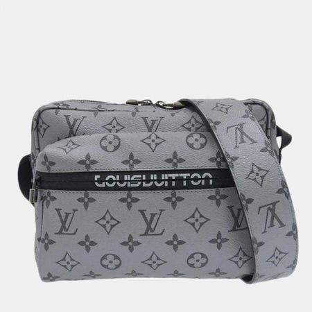 ❄️Louis Vuitton Silver Outdoor Messenger Limited Edition❄️
