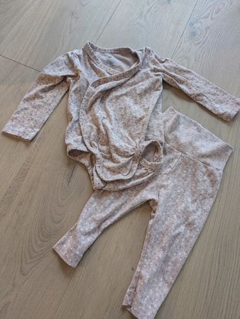 Set von H&M, Wickelbody und Leggins