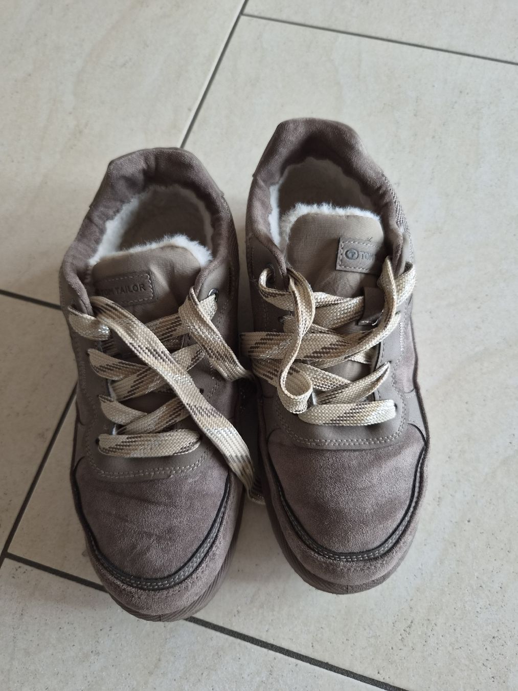 Tom Tailor Scarpe da donna: TOM TAILOR Sneaker mit Fellfutter – Usato da Sigriswil venduto da Aline_87
