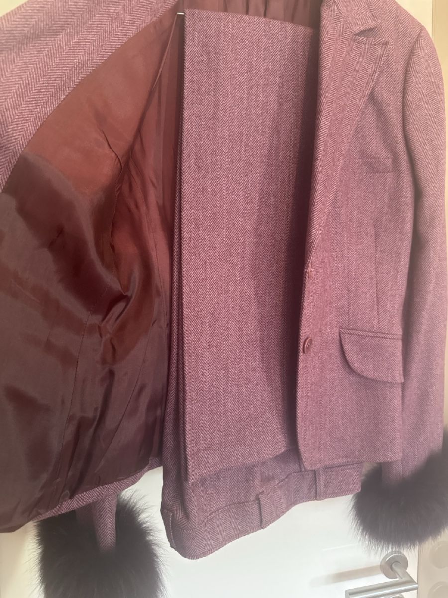 Completi & Tailleur: Luisa Spagnoli Suit, Wool, Fox Fur Cuffs, Size 44 – Nuovo (secondo la descrizione) da Montagnola venduto da jamylafy 1