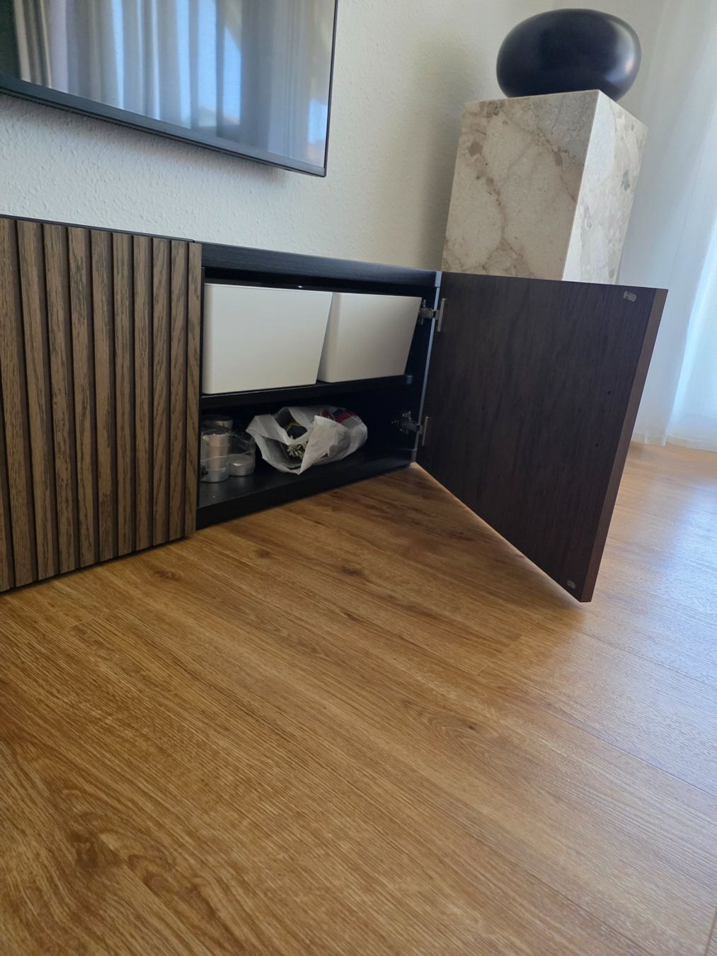Ikea Cassettiere: TV Möbel Lowboard dunkle Eiche – Nuovo (secondo la descrizione) da Gossau SG venduto da Ma_rija92 4