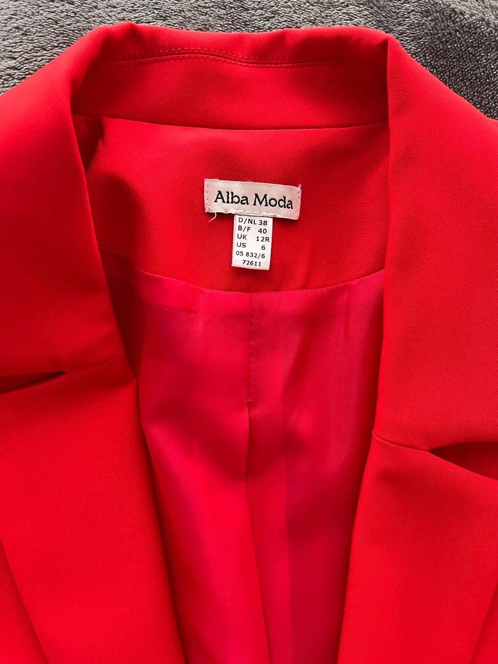 Alba Moda Jacken: Veste rouge élégante, taille 40, neuve! – Neu (gemäss Beschreibung) aus Meyrin von Sandra6 1