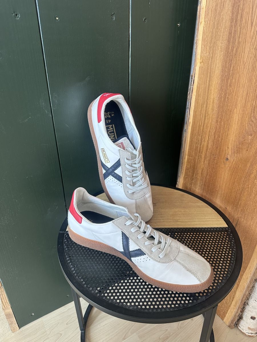 Herrenschuhe: Schuhe Munich weiss Grösse 45 – Neu (gemäss Beschreibung) aus Buchs AG von gev_87yf