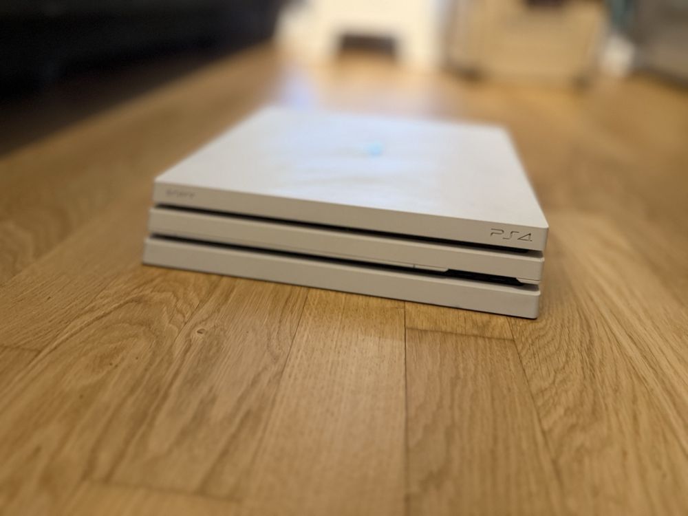 Playstation 4 Pro, weiss 1 TB, Top Zustand! 2