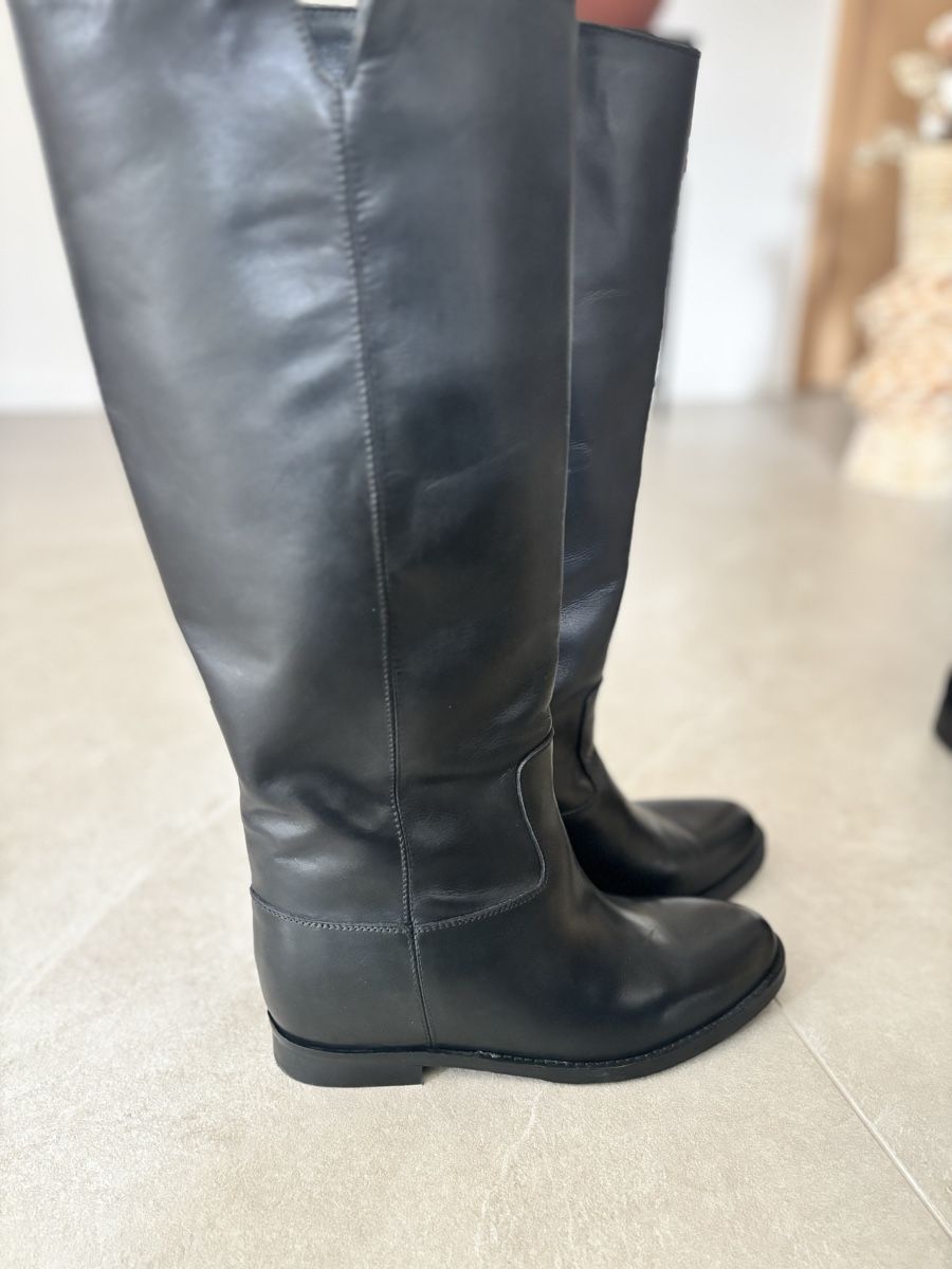 Scarpe da donna: Bottes noires cuire – Usato da Gland venduto da isa__sml 1