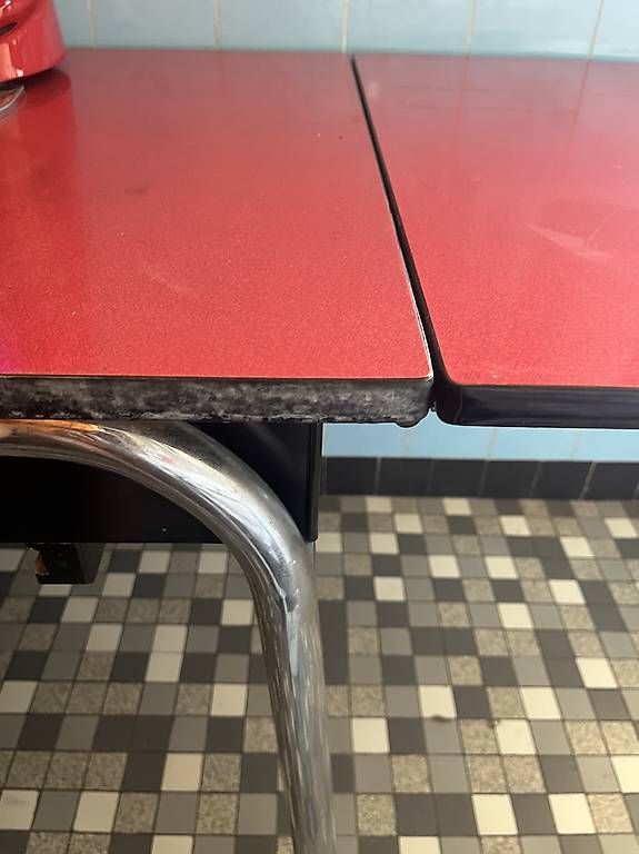 Tische: Table de cuisine vintage rouge Formica – Gebraucht aus Lausanne von tun_5db6 3