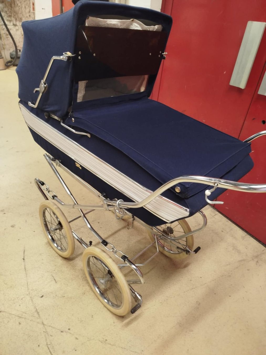 Kinderwagen: Poussette vintage – Gebraucht aus La Chaux-de-Fonds von Emmaus2300CDF 2