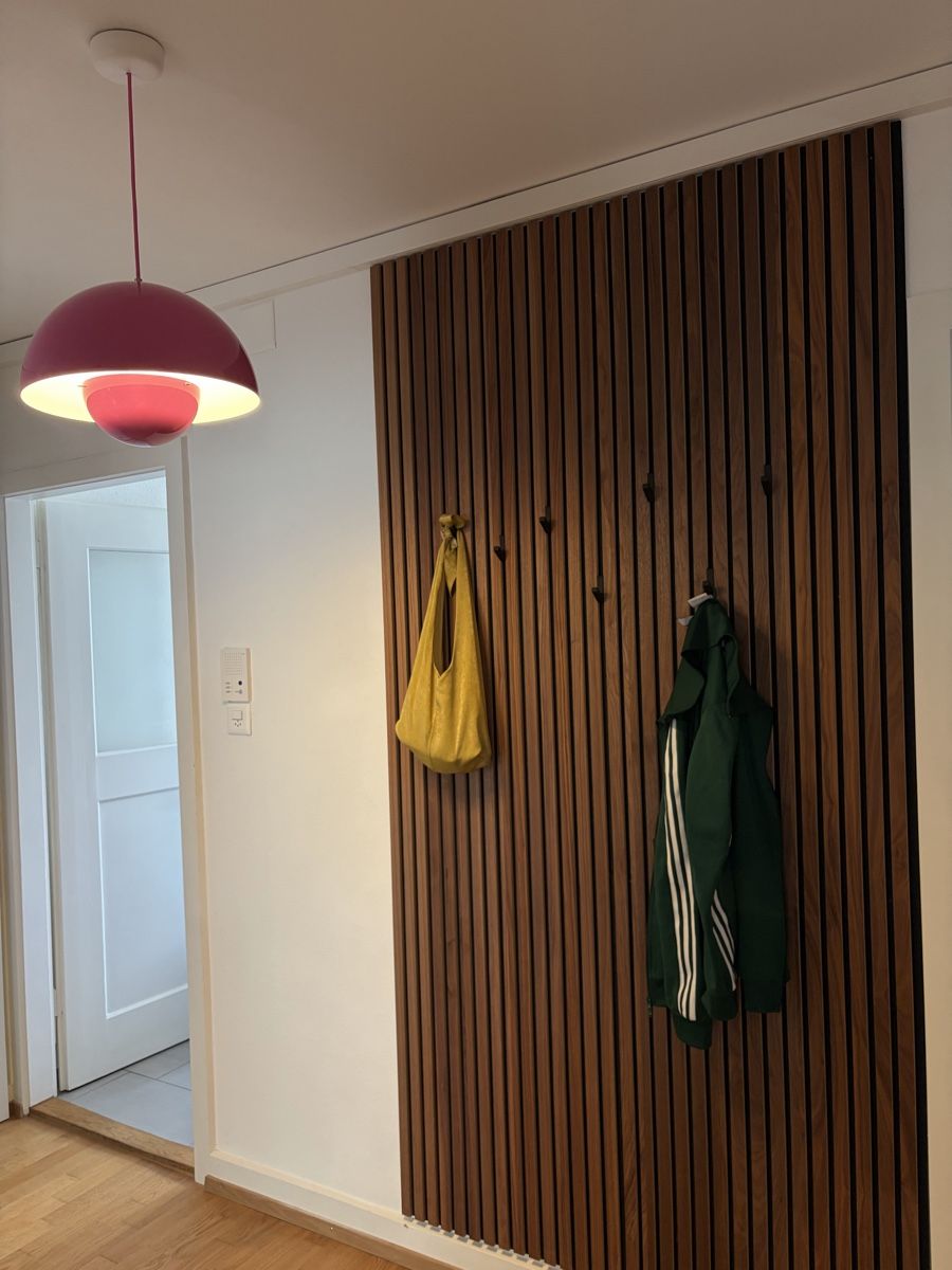Guardaroba: Wandpaneele / Garderobe aus Holz – Usato da Zürich venduto da islabelllaleh