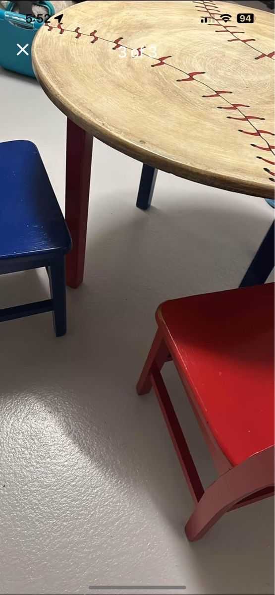 Tavoli: Kids' Baseball Table and Chairs Set - Perfect for Play! – Usato da Wädenswil venduto da lucy-ethel 1