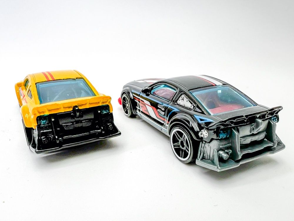 Hot Wheels Modellini d'auto: Mustang 2005 Hot Wheels 2 x Vitrinenmodell – Usato da Häusernmoos venduto da adlerfedern 2