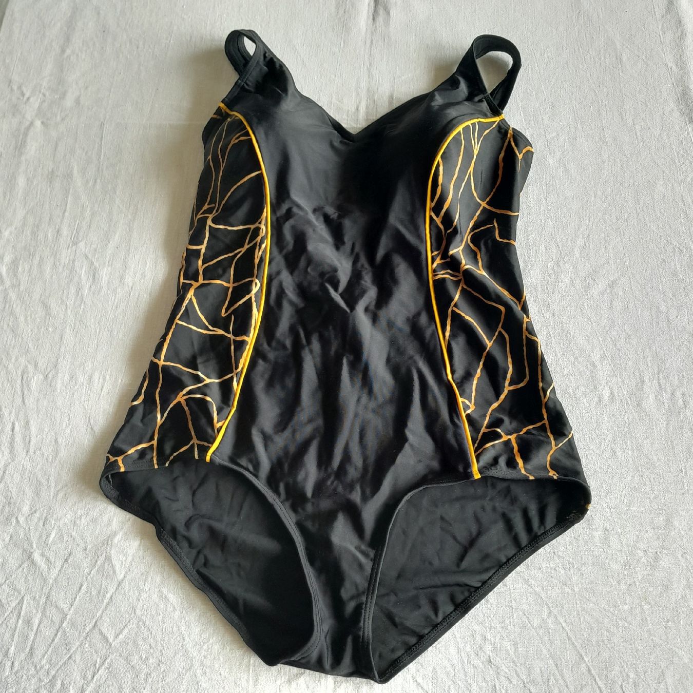 Badekleider & Bikinis: Damen Badeanzug – Gebraucht aus Knutwil von Kompex