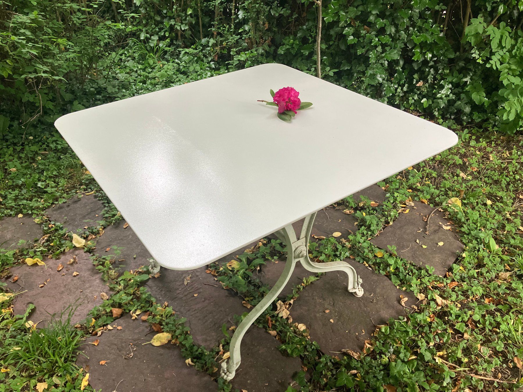 Tavoli: Gartentisch 100x100 cm mit schönem Gussfuss – Usato da Stein am Rhein venduto da Estelle1001