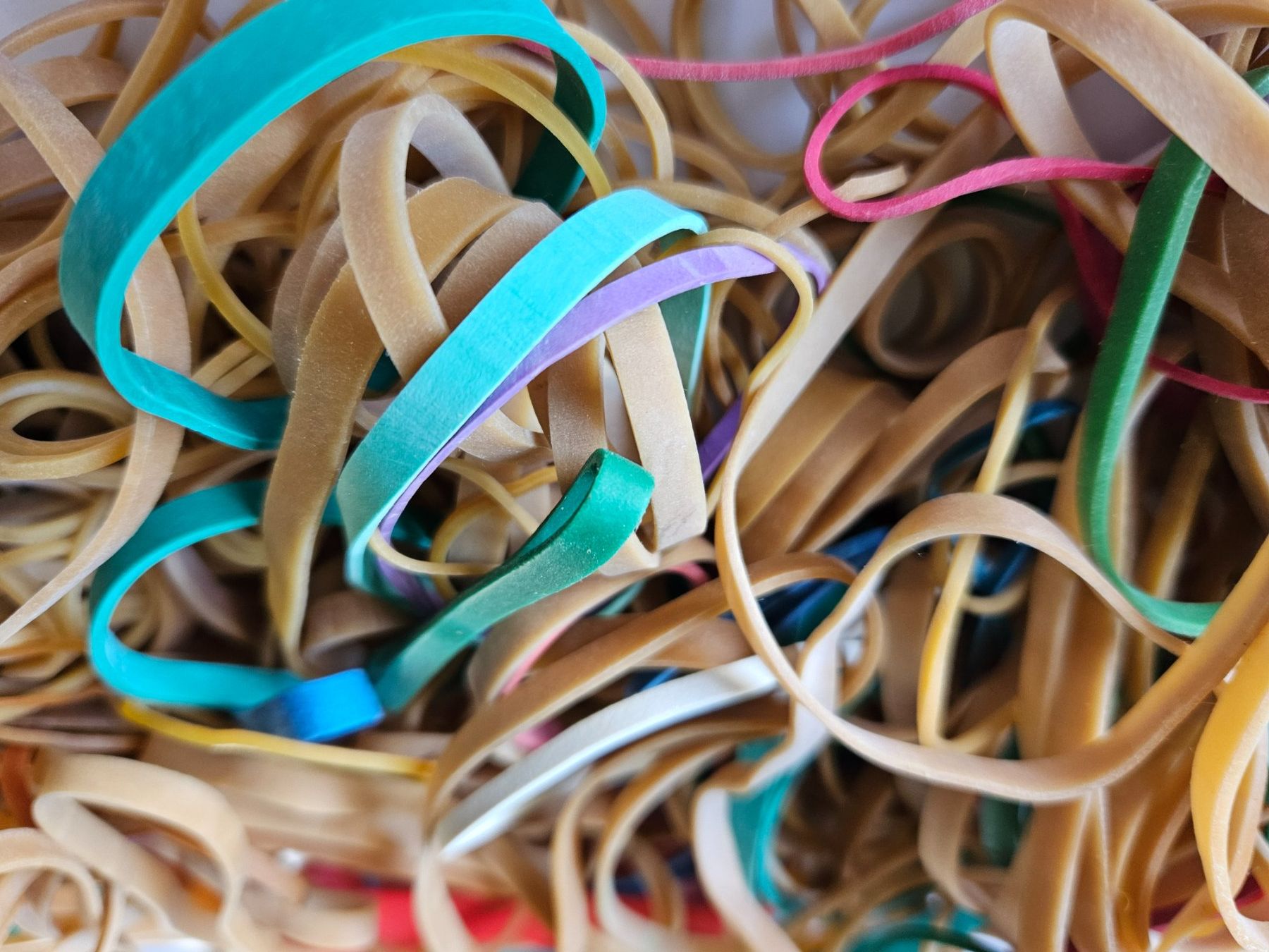 Sonstiges zum Basteln & Handarbeiten: 400 g d'élastiques en caoutchouc diverses tailles – Gebraucht aus Echandens von annegug 1