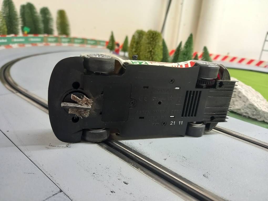 Carrera Piste: Scalextric 132 / Carrera Evolution Aston Martin DBR9 GT1 – Usato da Langenthal venduto da noa_9wcy 3