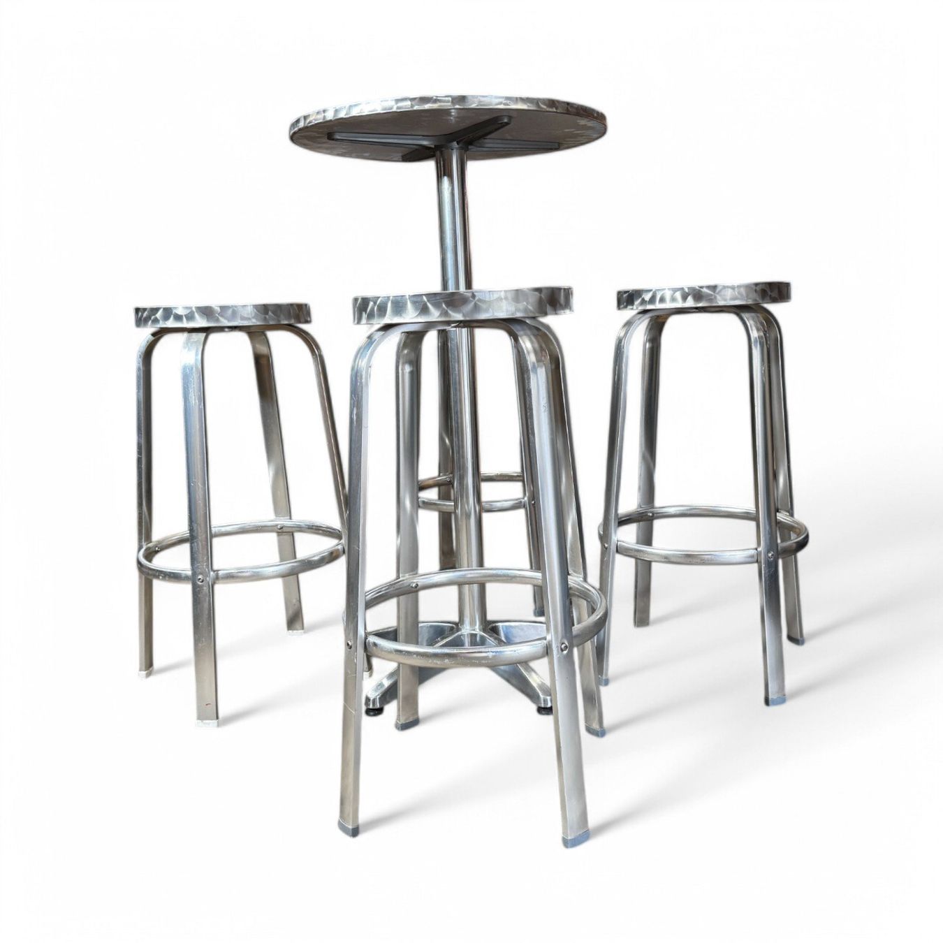 Set de table et chaises: Alu Stehtisch mit 4 Hockern – D'occasion à Däniken SO par Profog1 3