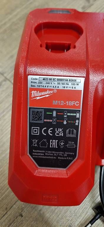 Milwaukee Caricatori & Batterie: Milwaukee 18V Schnellladegerät – Nuovo (secondo la descrizione) da Schüpfheim venduto da SchmidundseinHolz 1