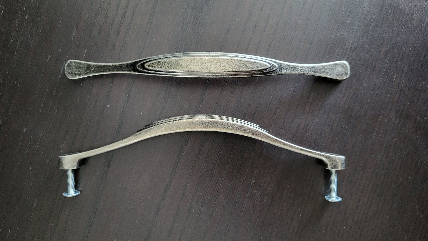 Ikea Ferramenta: 2 Möbelgriffe IKEA GRAVYR mit Schrauben – Usato da Schindellegi venduto da Peter8834